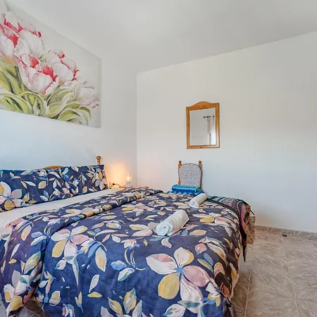 Apartment Sea View Red Summer Breeze